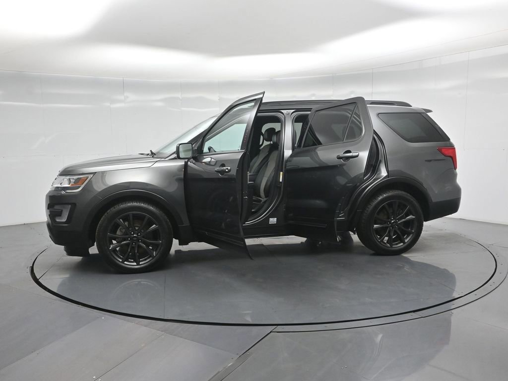 Certified 2017 Ford Explorer XLT w/ Equipment Group 202A image 55