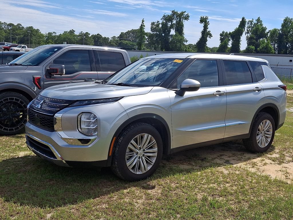 Used 2022 Mitsubishi Outlander ES FWD image 3