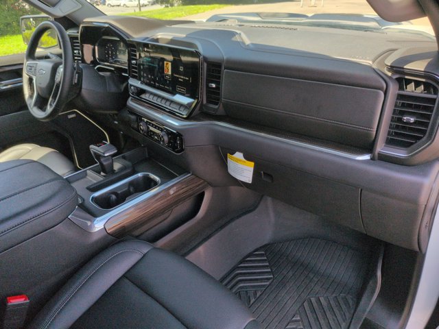 Used 2025 Chevrolet Silverado 1500 LT Trail Boss w/ Convenience Package II AWD/4WD image 37