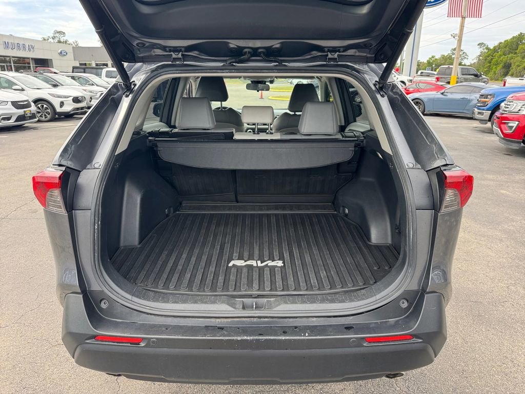 Used 2022 Toyota RAV4 XLE Premium AWD/4WD image 27