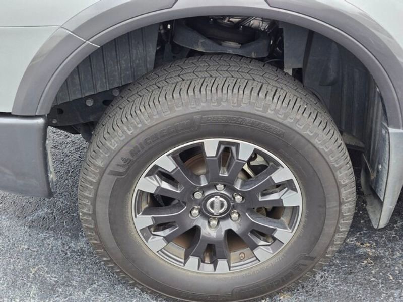 Used 2019 Nissan Titan PRO-4X w/ Pro-4x Convenience Package image 4