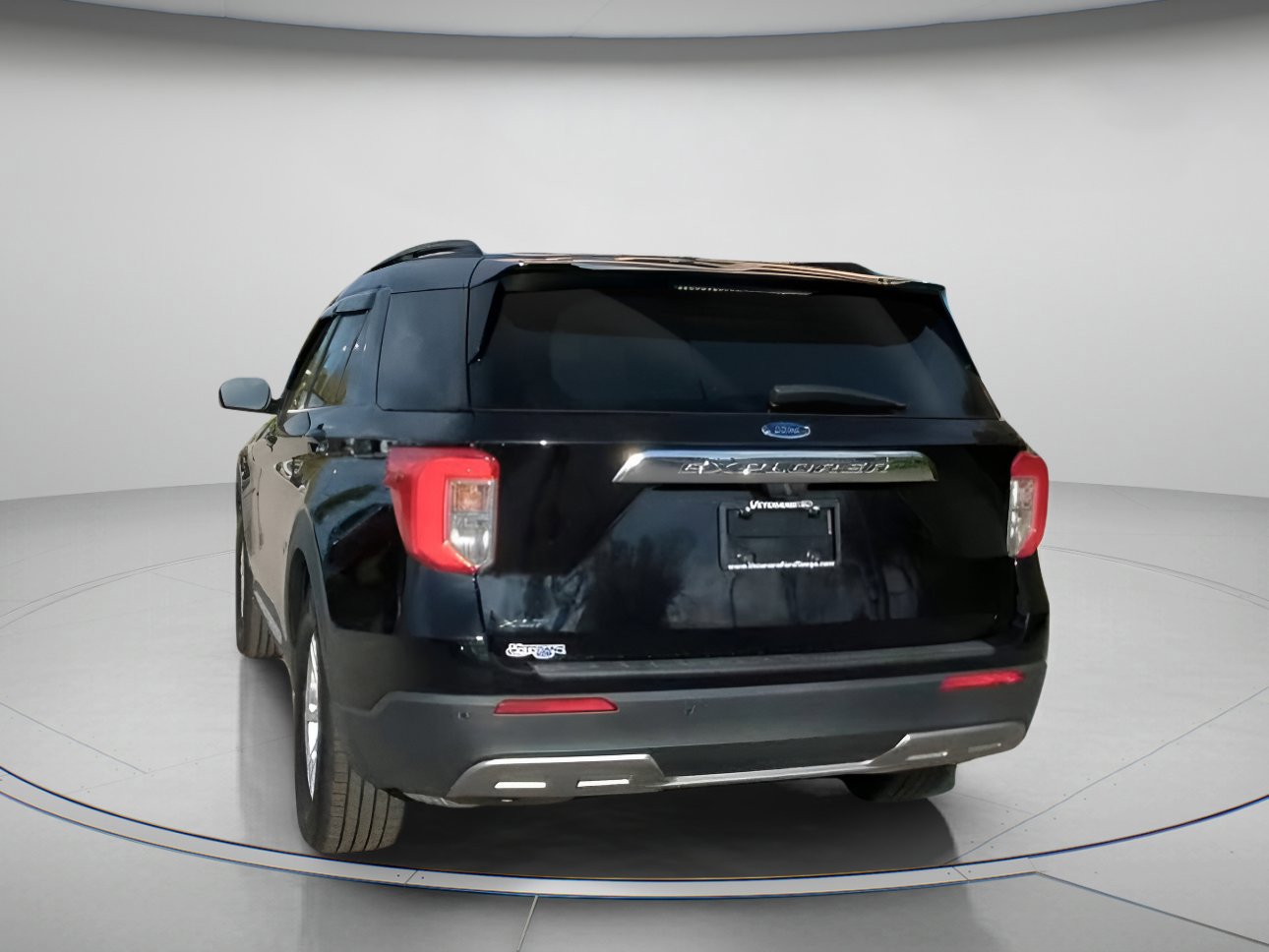 Certified 2022 Ford Explorer XLT w/ Equipment Group 202A image 15