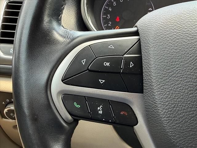 Used 2022 Jeep Grand Cherokee Laredo E RWD image 21