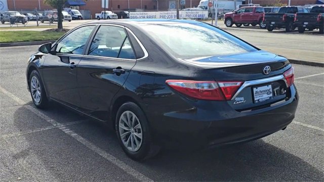 Used 2017 Toyota Camry LE image 7