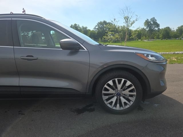 Certified 2022 Ford Escape Titanium AWD/4WD image 4