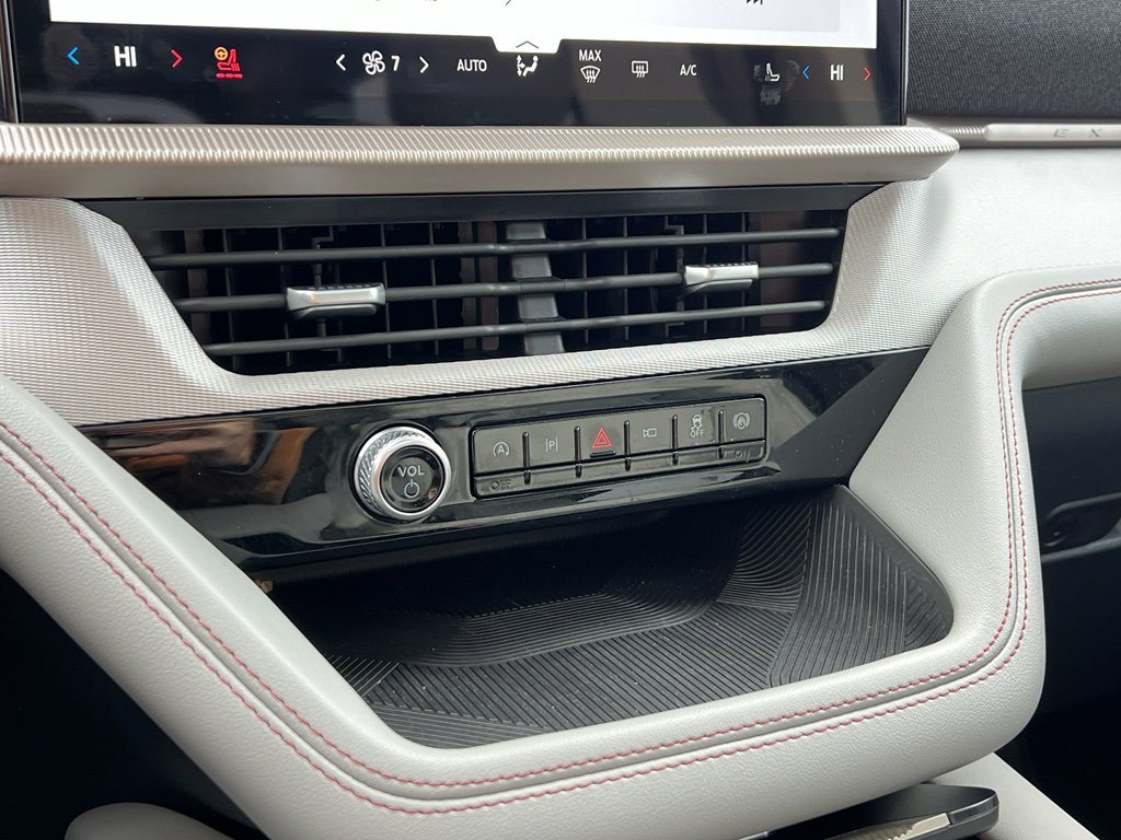 Certified 2025 Ford Explorer Active w/ Active Comfort Package image 22