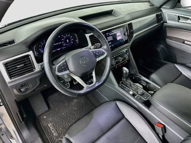 Used 2023 Volkswagen Atlas Cross Sport SEL R-Line AWD/4WD image 2