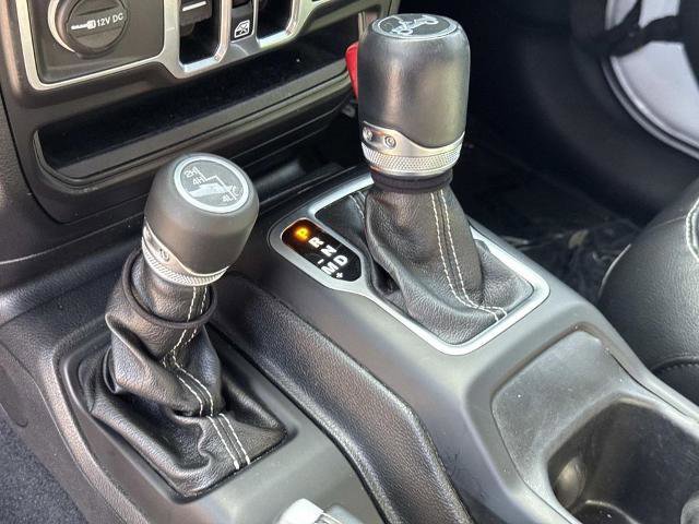 Used 2018 Jeep Wrangler Unlimited Sahara AWD/4WD image 17