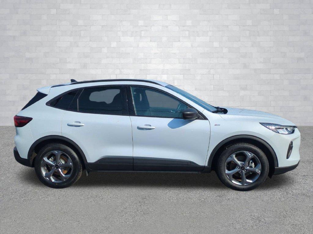 Certified 2025 Ford Escape ST-Line FWD image 3