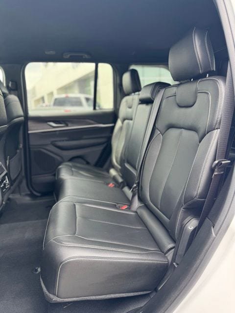 Used 2024 Jeep Grand Cherokee Limited AWD/4WD image 26