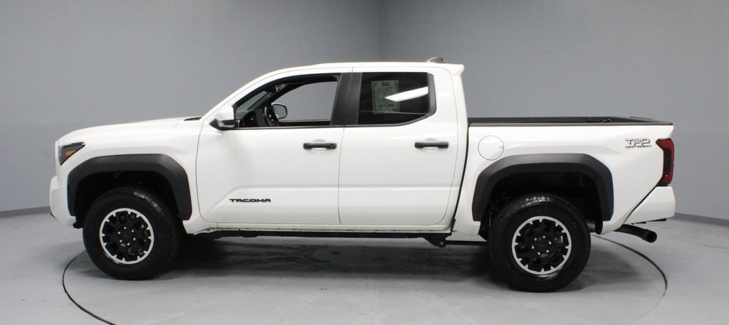 Used 2025 Toyota Tacoma TRD Off-Road AWD/4WD image 7