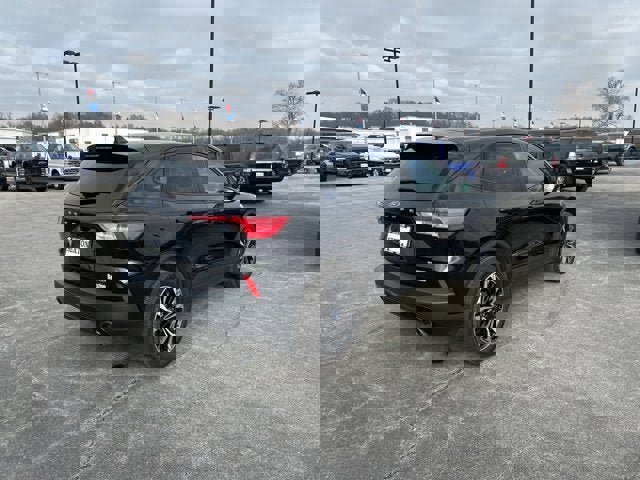 Certified 2022 Ford Escape SE w/ SE Sport Appearance Package image 3