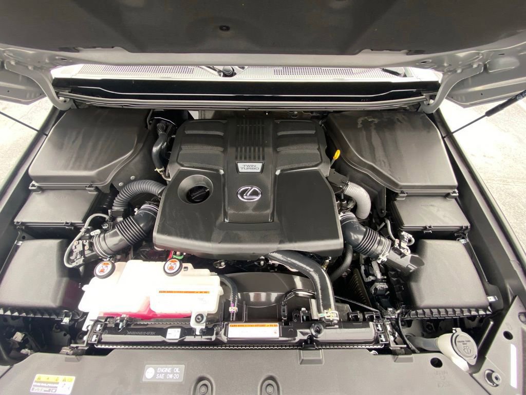 Used 2025 Lexus GX 550 w/ Accessory Package (Z1) image 33