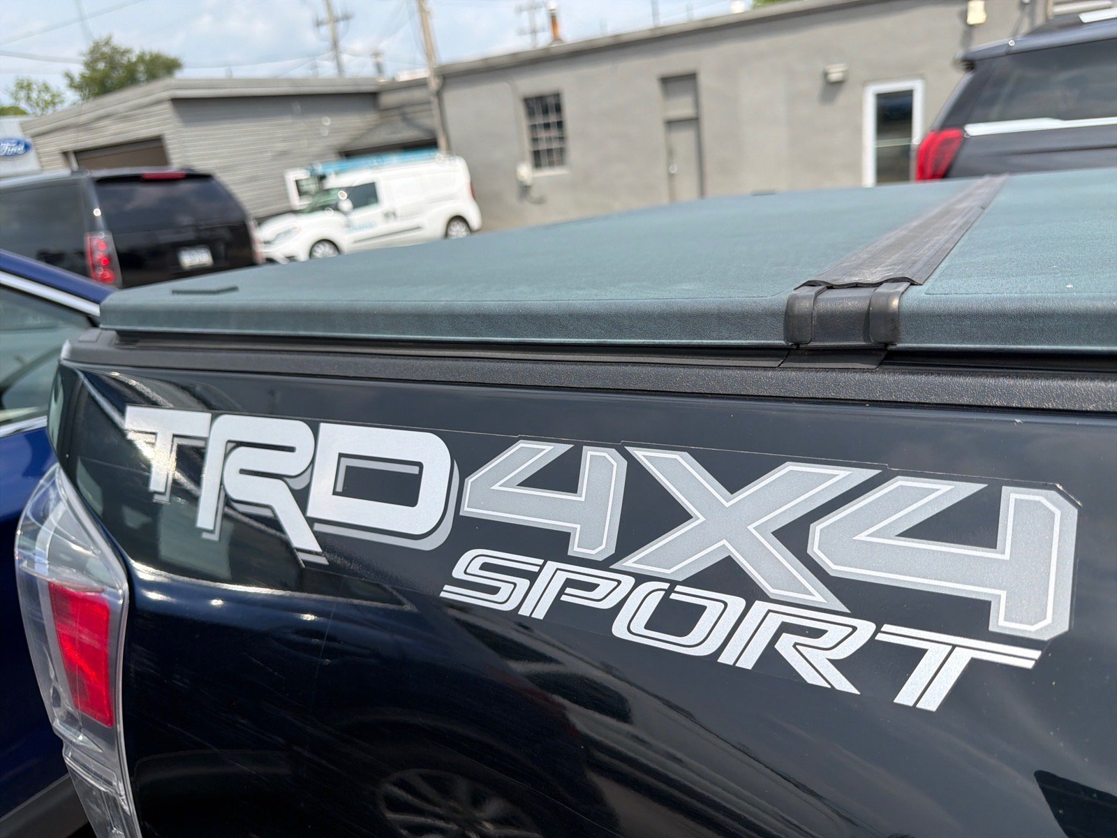Used 2020 Toyota Tacoma TRD Sport w/ TRD Premium Sport Package AWD/4WD image 5