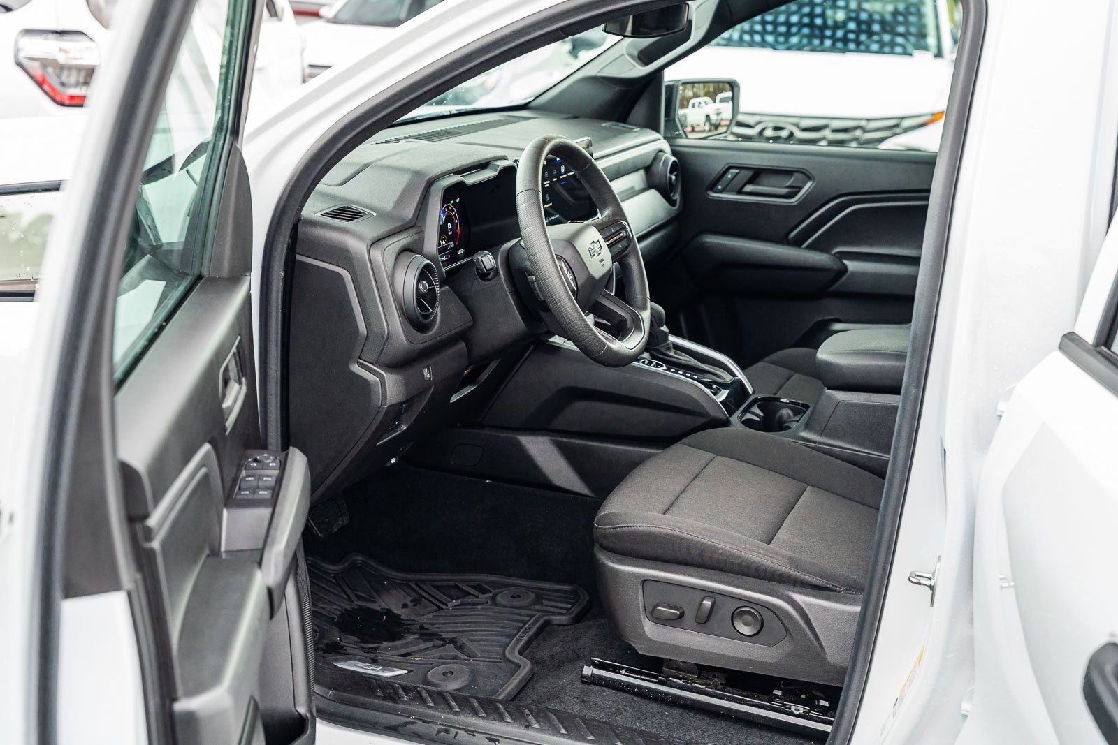 Used 2024 Chevrolet Colorado Trail Boss w/ Technology Package image 20