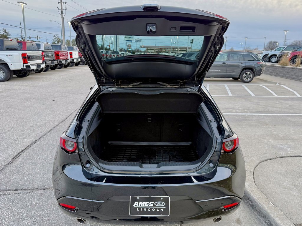 Used 2020 MAZDA MAZDA3 Premium image 16