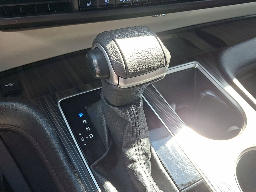 Used 2023 Toyota Sienna Platinum AWD/4WD image 18