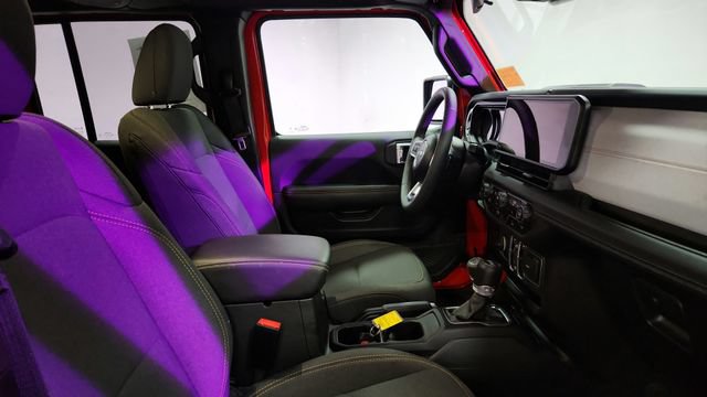 Used 2025 Jeep Wrangler Unlimited Sahara AWD/4WD image 21