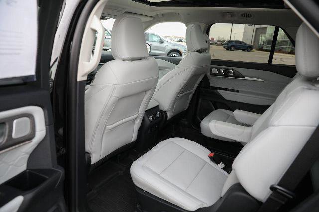 Certified 2025 Ford Explorer Platinum w/ LUX Leather Package AWD/4WD image 33