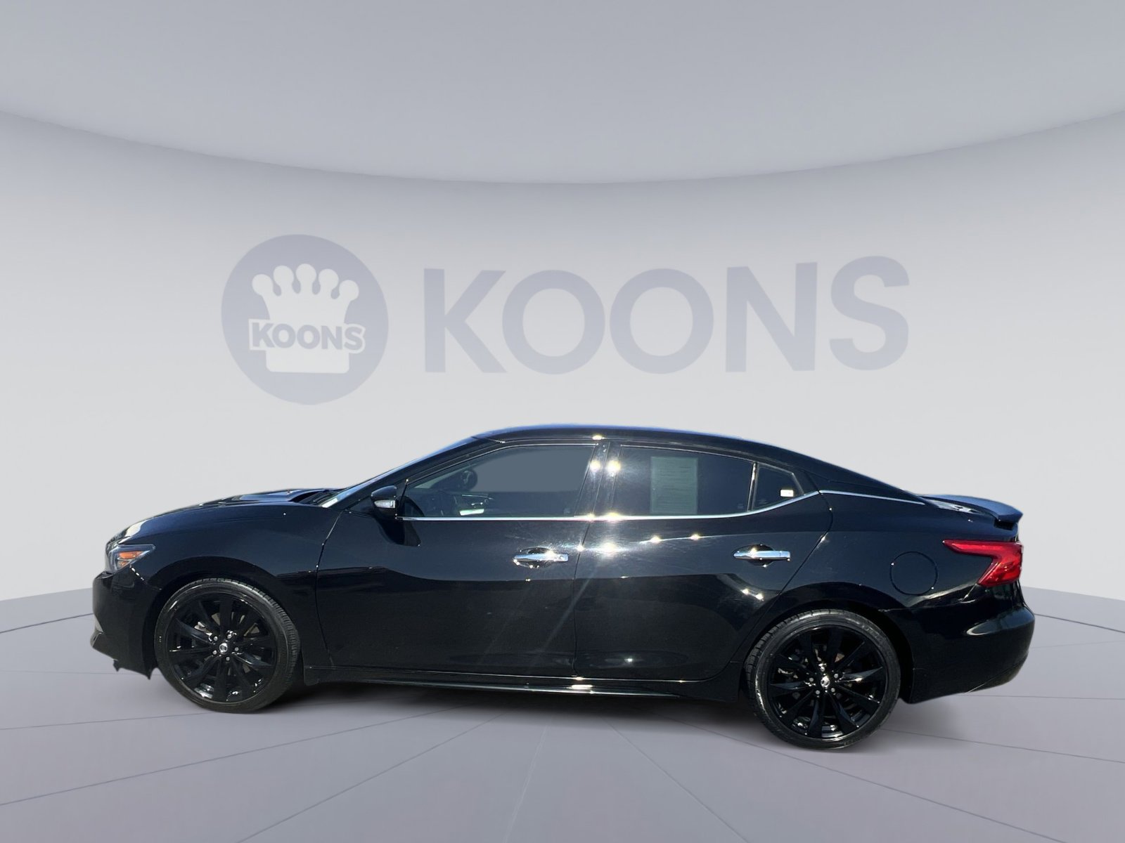 Used 2017 Nissan Maxima SR w/ Midnight Edition image 2