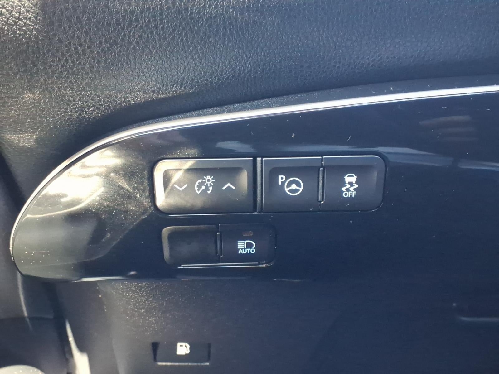 Used 2021 Toyota Prius LE w/ Carpet Mat Package (TMS) FWD image 27