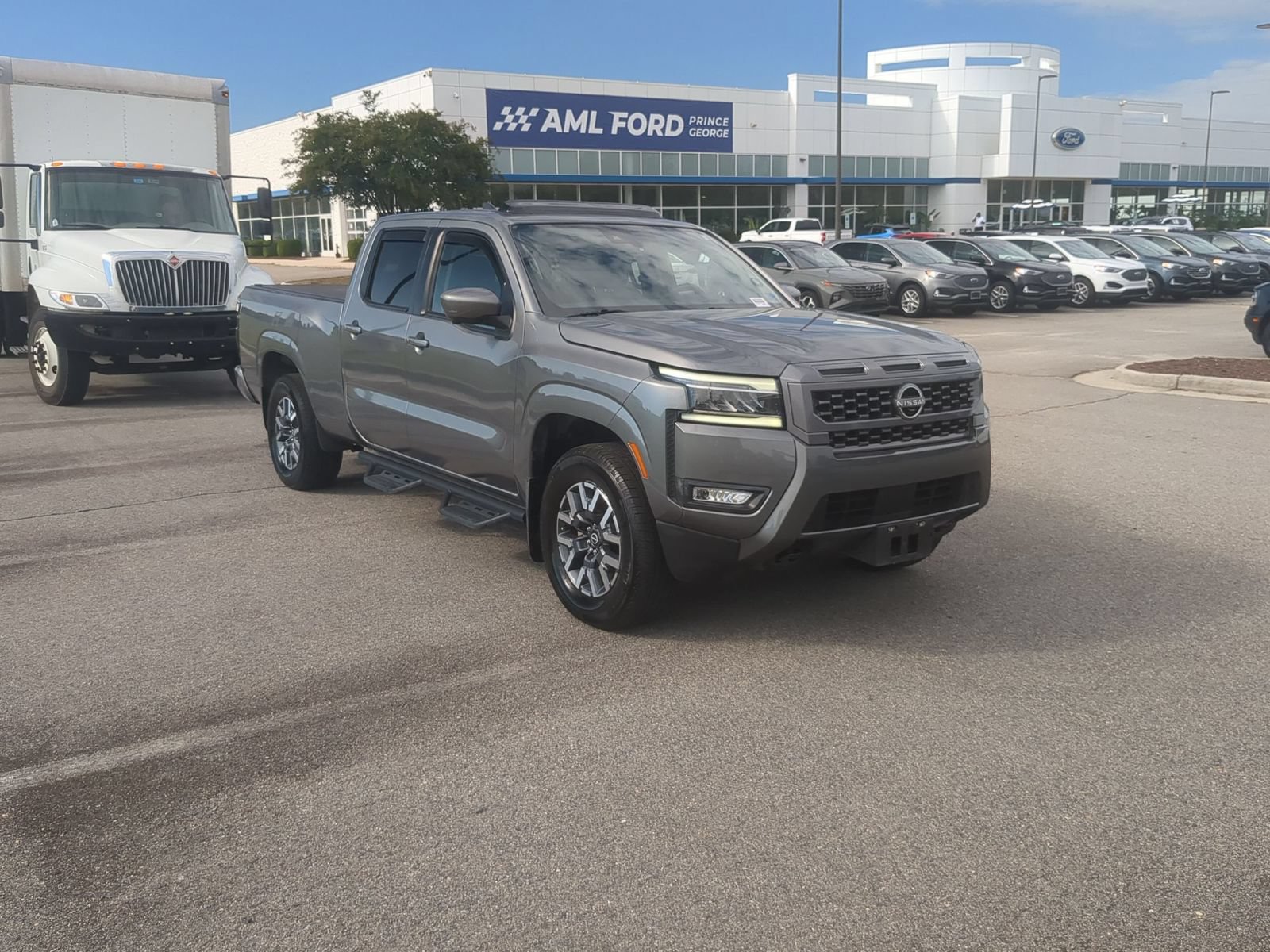 Used 2025 Nissan Frontier SL AWD/4WD image 1