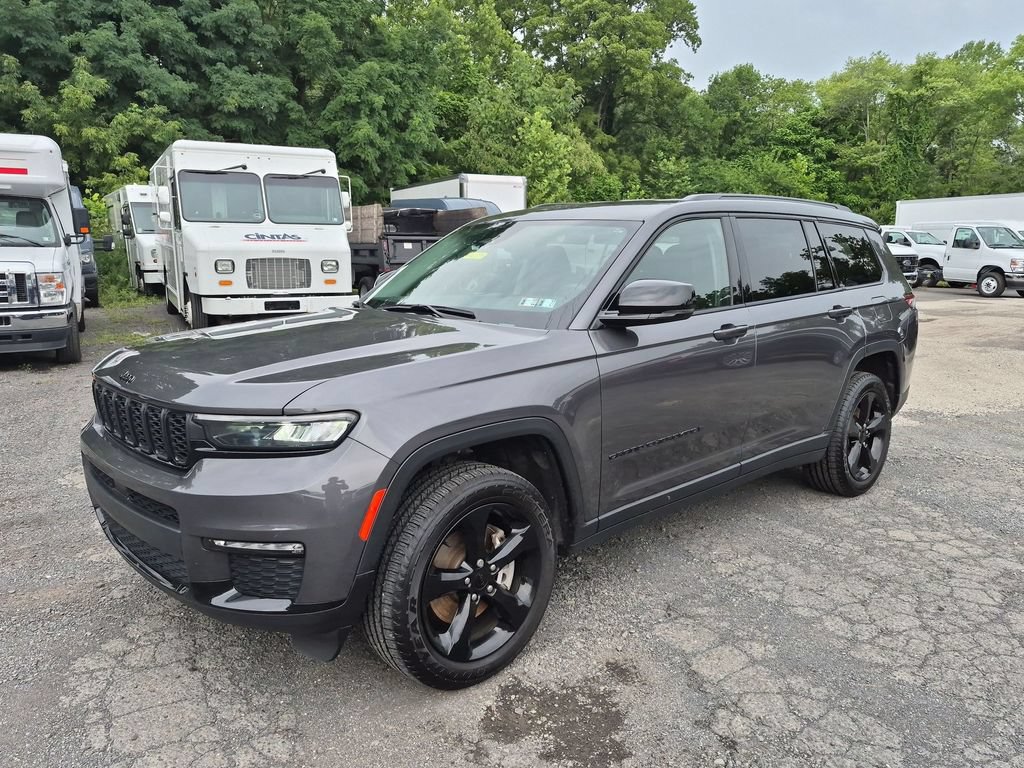 Used 2023 Jeep Grand Cherokee L Limited w/ Black Appearance Package AWD/4WD image 2