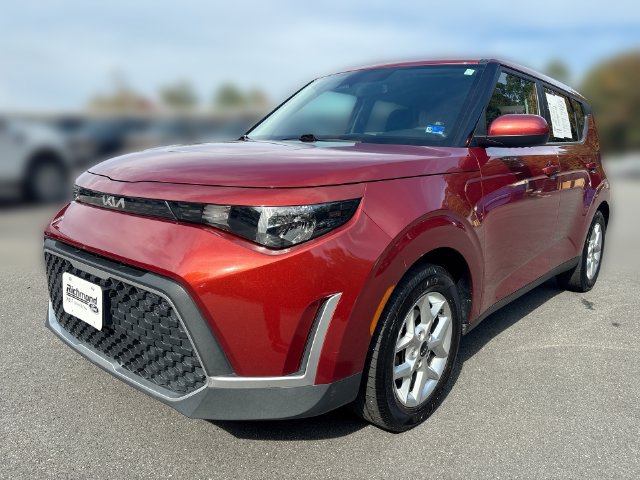 Used 2023 Kia Soul LX w/ LX Technology Package FWD image 1