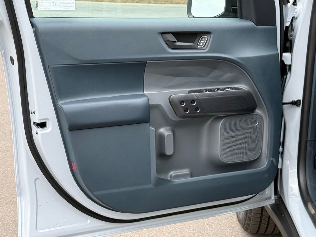 Certified 2025 Ford Maverick XLT w/ Black Appearance Package image 15