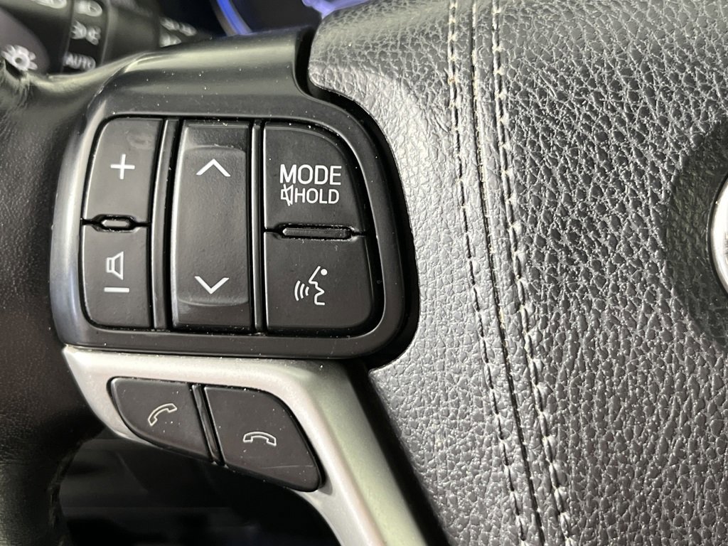 Used 2018 Toyota Highlander Limited image 17