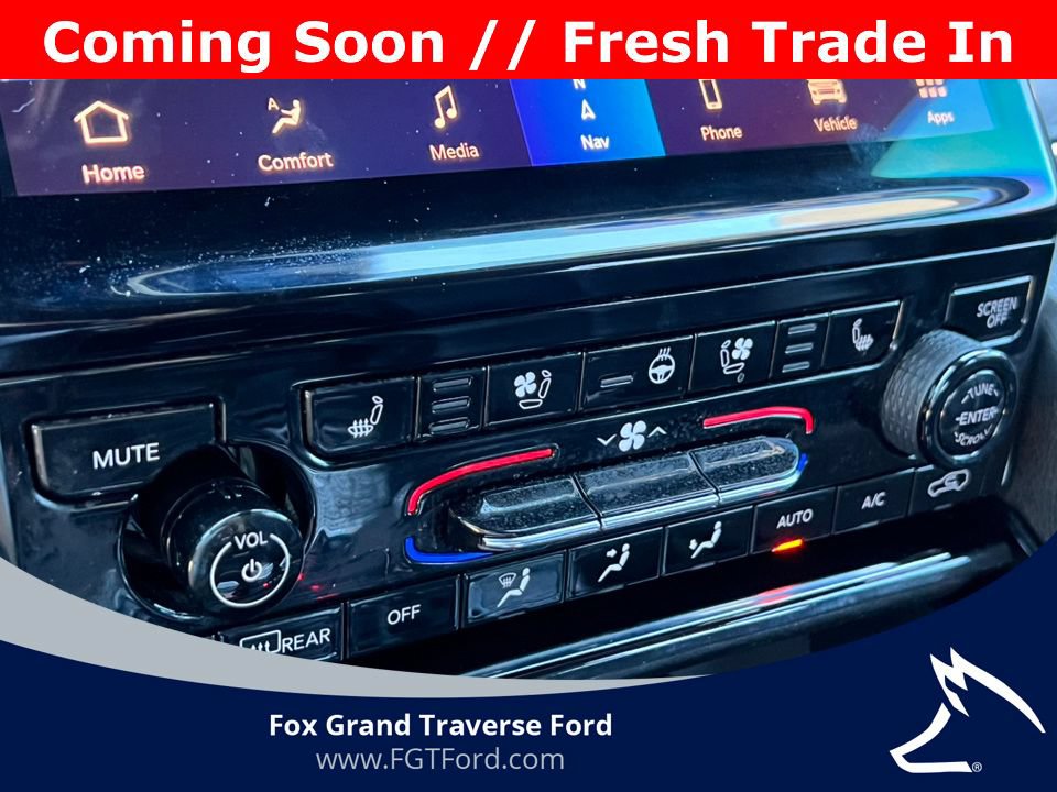 Used 2023 Jeep Grand Cherokee Overland w/ Luxury Tech Group IV AWD/4WD image 25