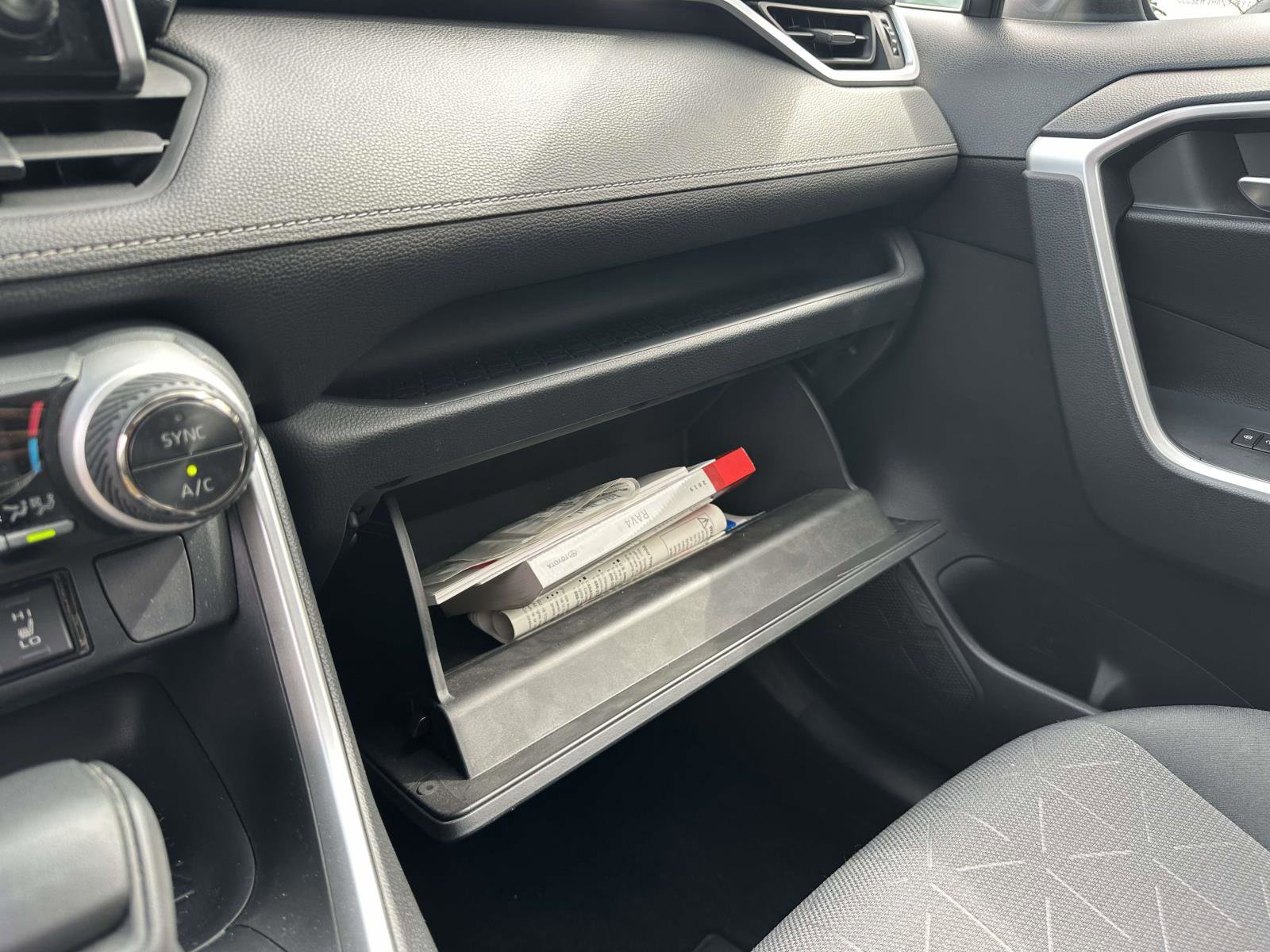 Used 2019 Toyota RAV4 XLE image 19