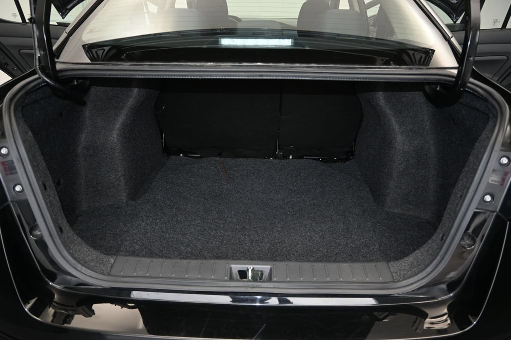 Used 2025 Nissan Versa SV FWD image 11