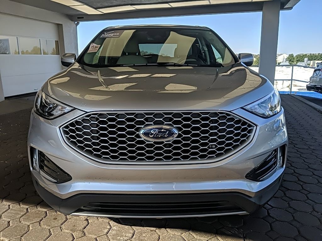 Certified 2024 Ford Edge SEL w/ Convenience Package AWD/4WD image 2