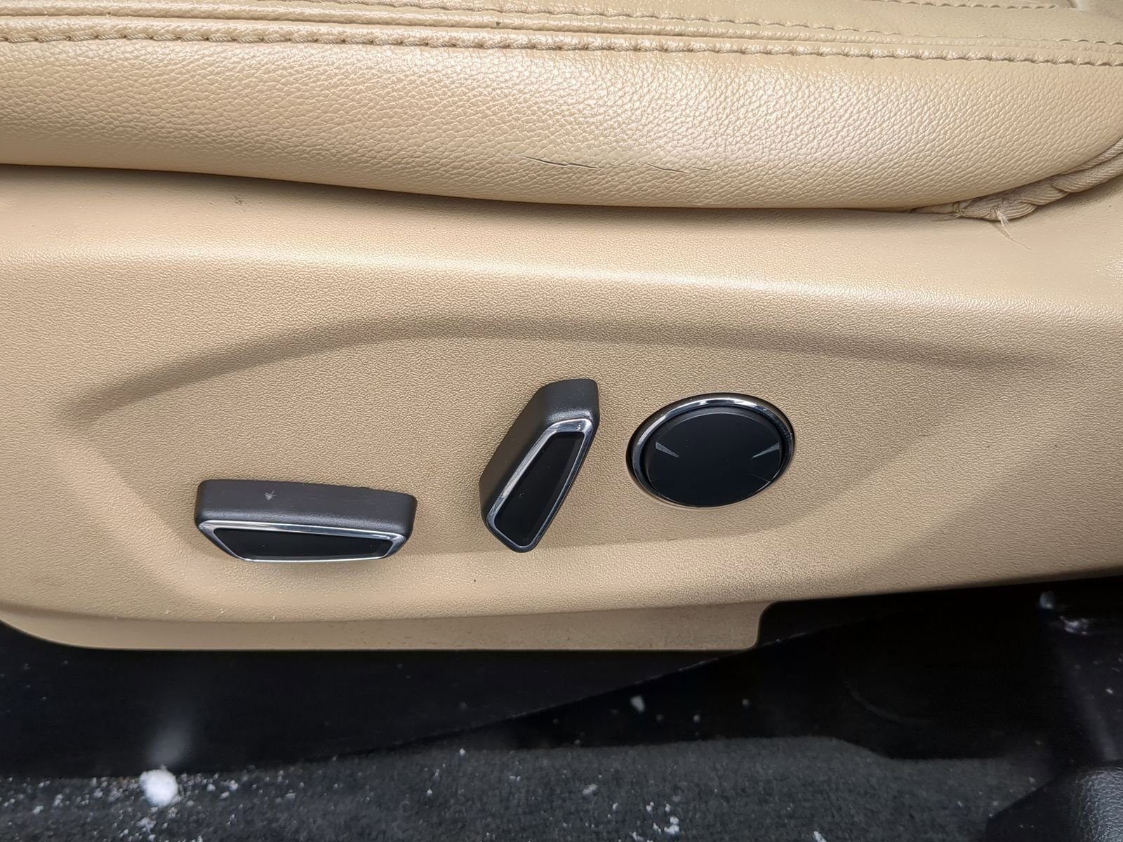 Certified 2017 Ford Explorer XLT w/ Equipment Group 202A image 23