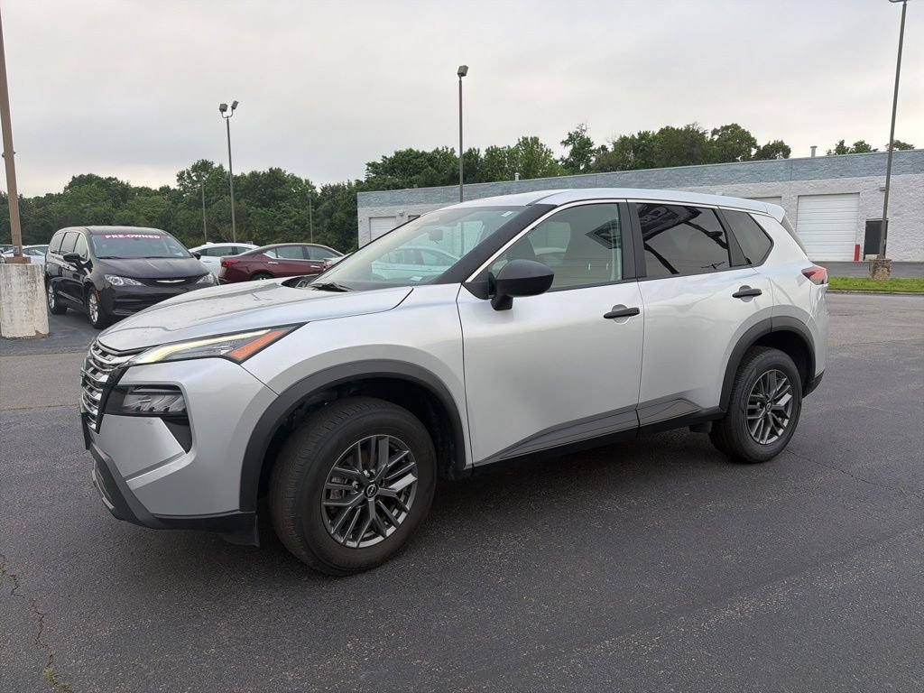 Used 2024 Nissan Rogue S FWD image 13