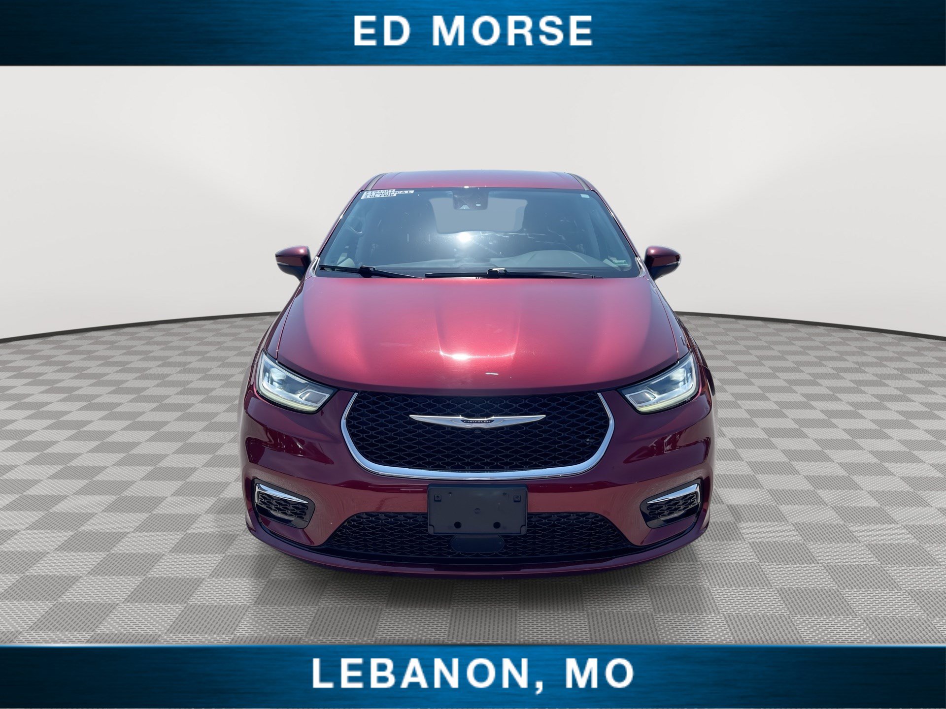 Used 2023 Chrysler Pacifica Touring-L FWD image 3