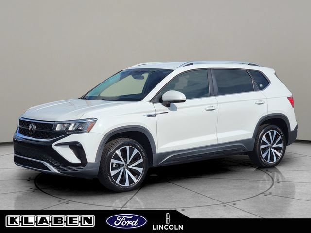 Used 2024 Volkswagen Taos SE FWD image 1