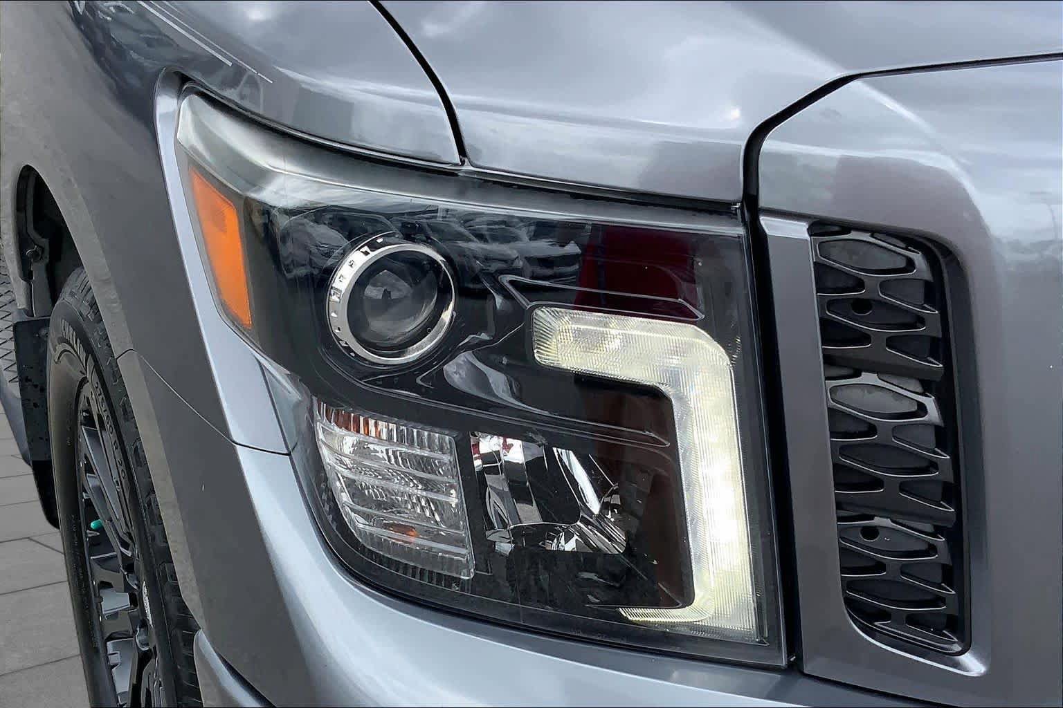 Used 2019 Nissan Titan SV w/ SV Convenience Package RWD image 27