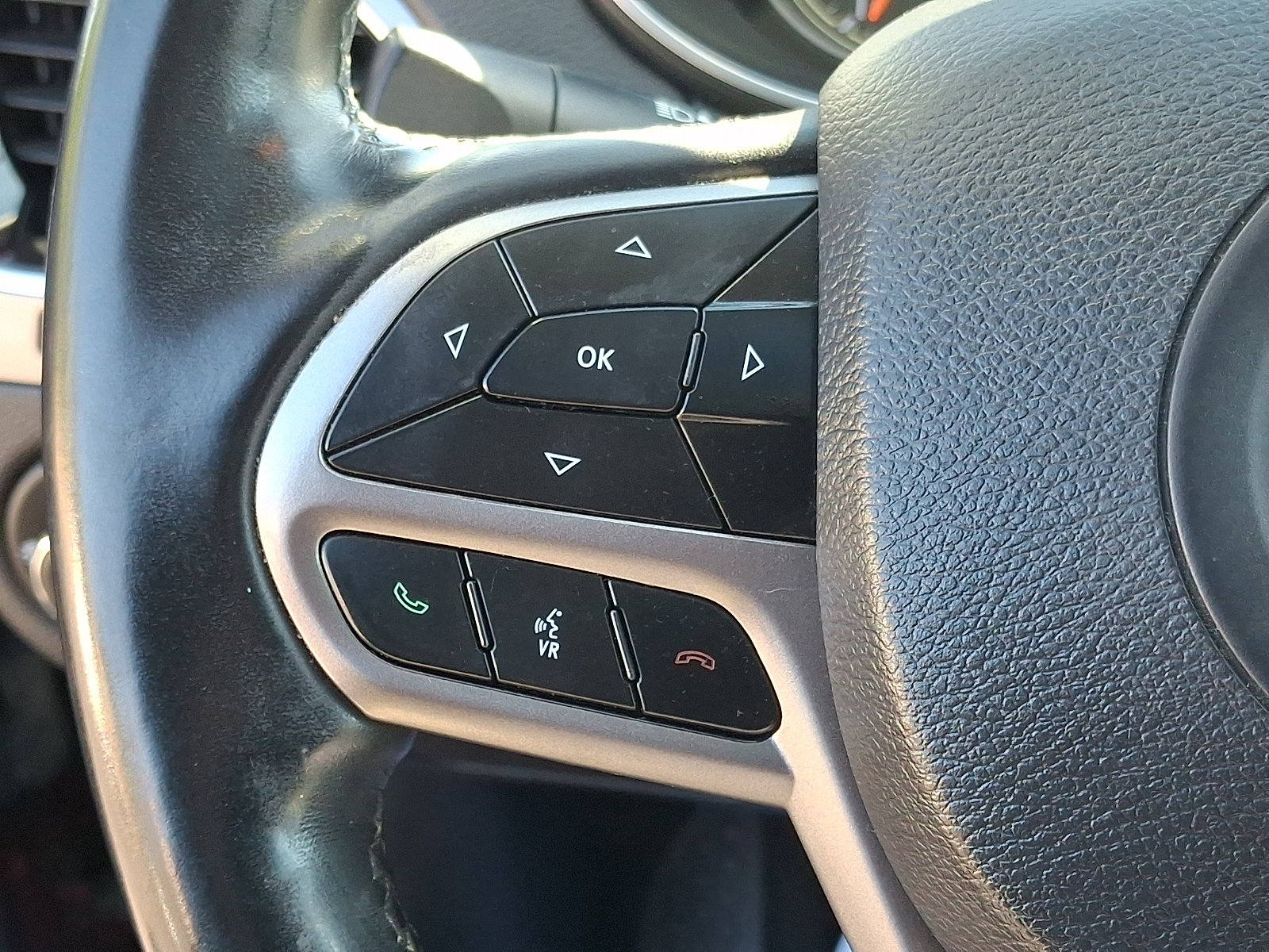 Used 2019 Jeep Cherokee Limited AWD/4WD image 22