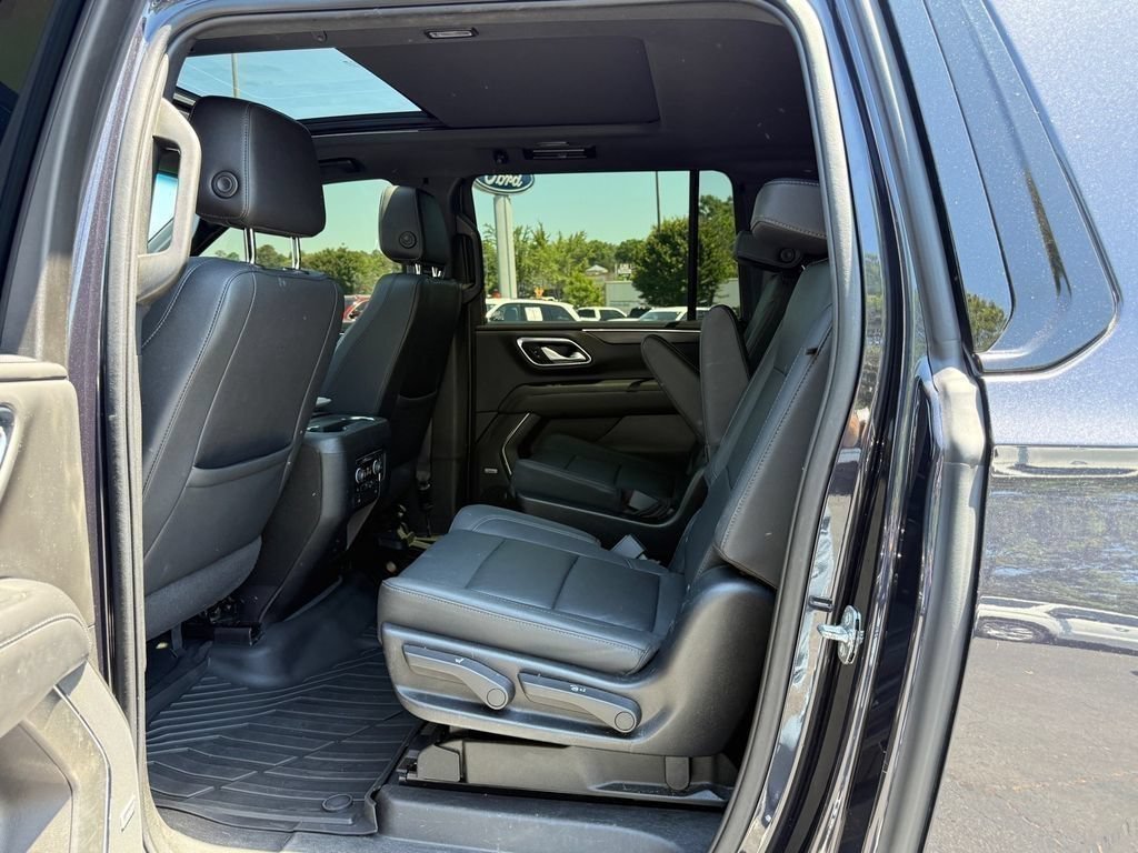 Used 2022 Chevrolet Suburban Z71 w/ Luxury Package AWD/4WD image 13