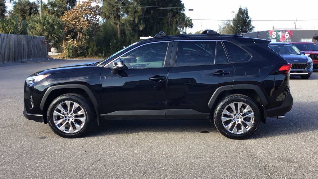Used 2022 Toyota RAV4 XLE Premium image 8