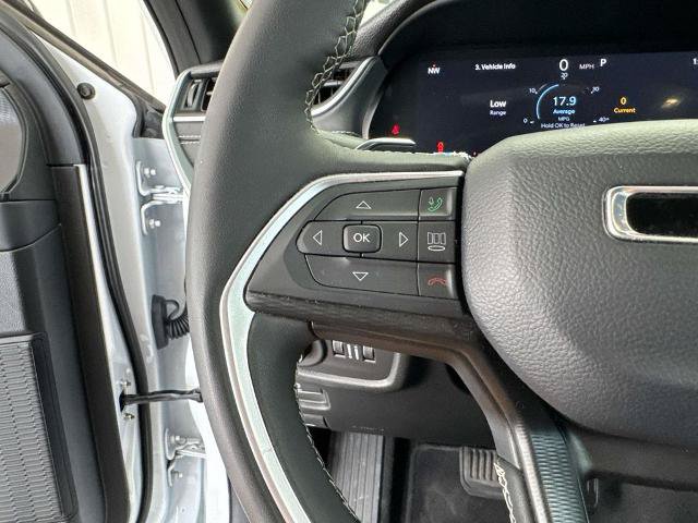 Used 2025 Jeep Grand Cherokee Altitude AWD/4WD image 27