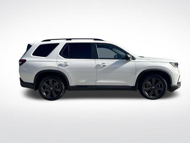 Used 2025 Honda Pilot Sport image 4
