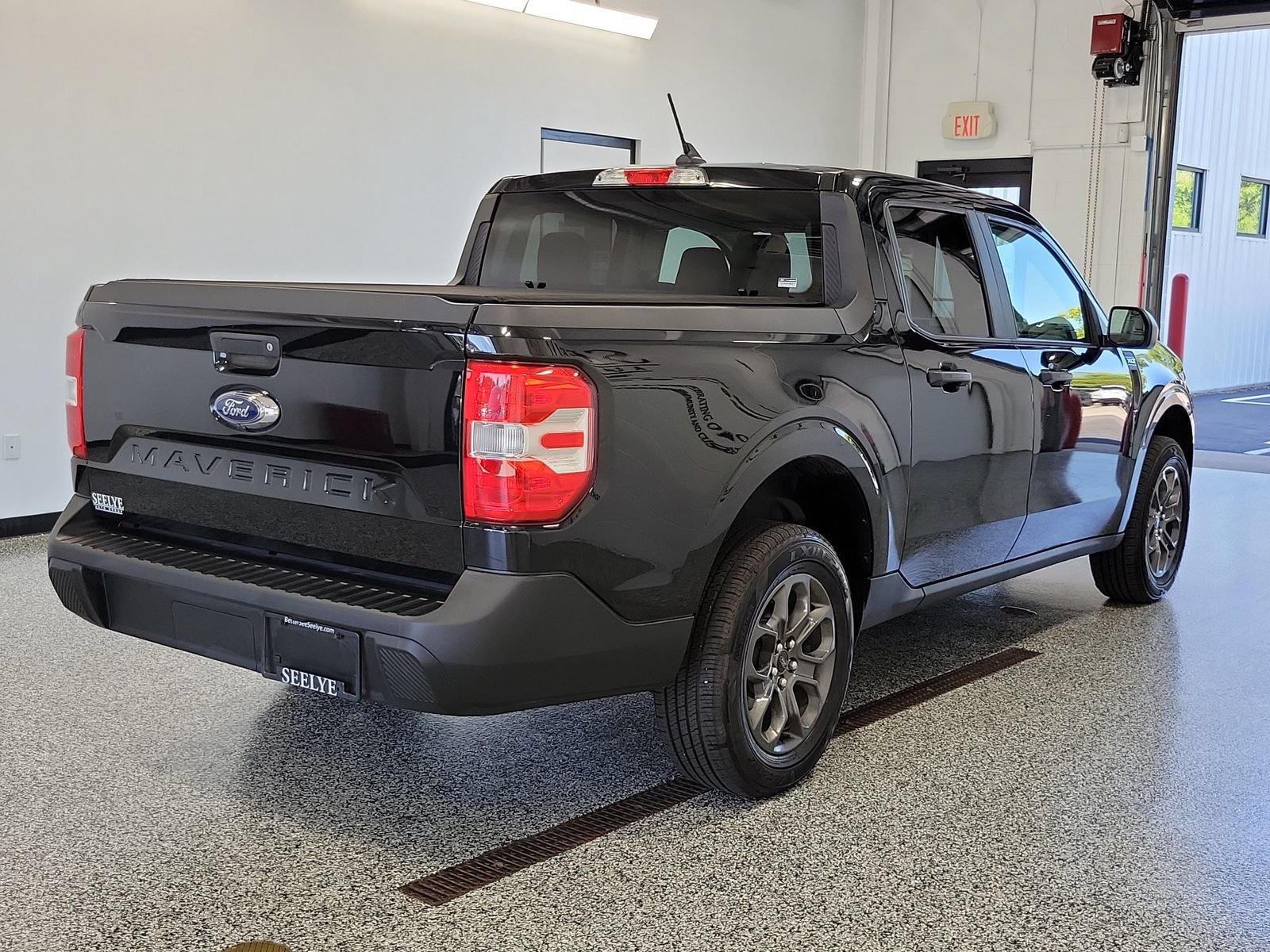 Certified 2022 Ford Maverick XLT FWD image 2