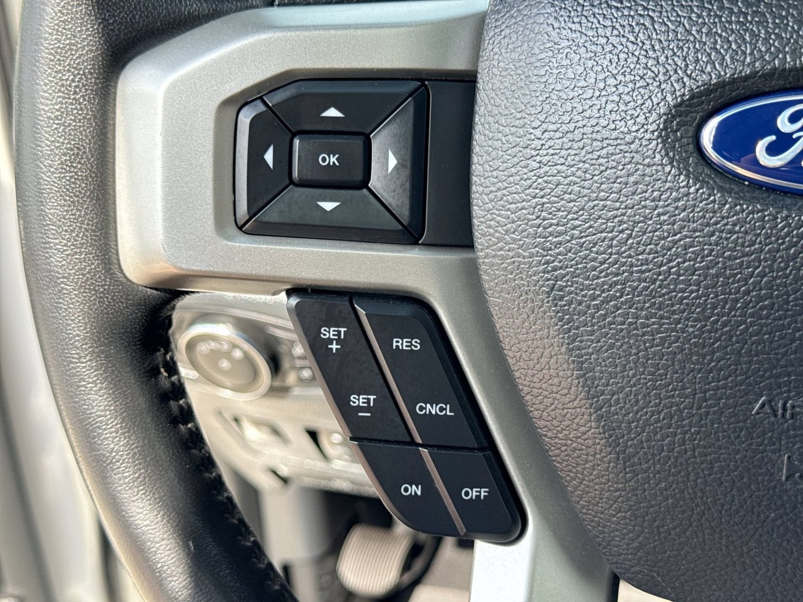 Certified 2022 Ford F350 Lariat w/ Black Appearance Package AWD/4WD image 31