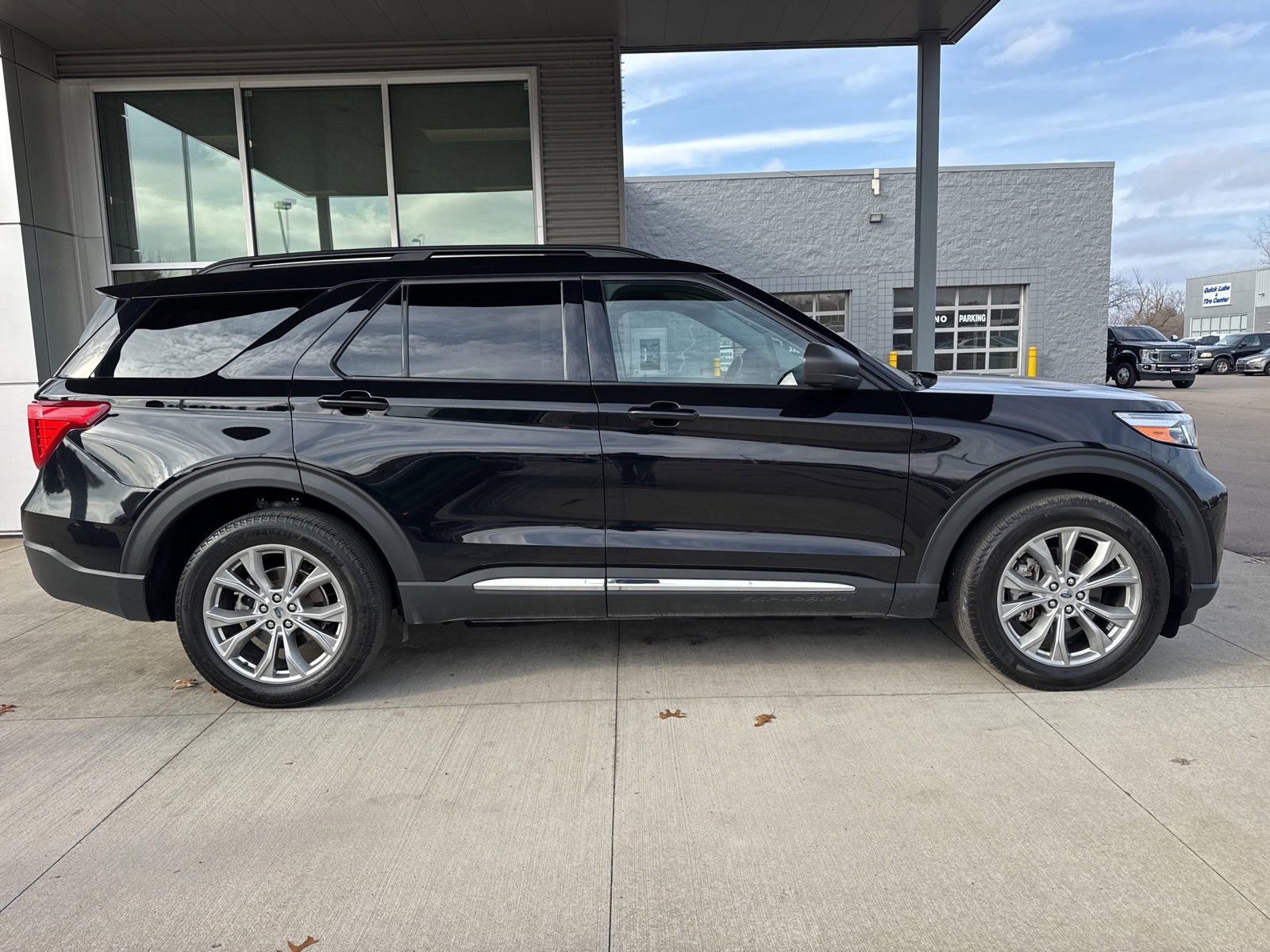 Certified 2023 Ford Explorer XLT w/ Equipment Group 202A image 9
