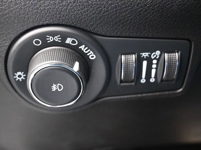 Used 2024 Jeep Compass Latitude image 23