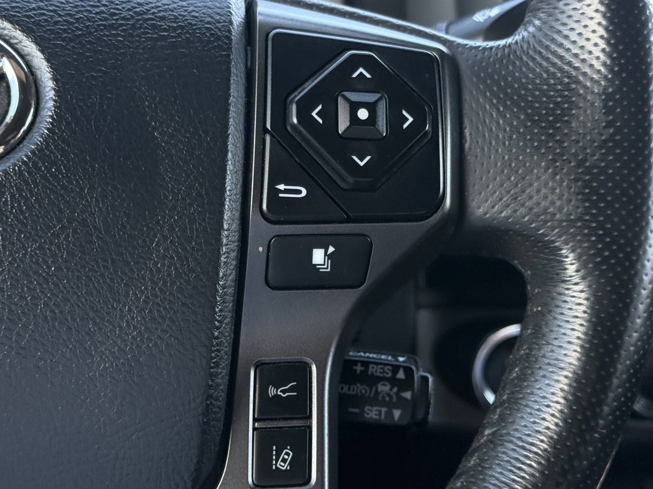 Used 2018 Toyota Tacoma TRD Off-Road AWD/4WD image 14