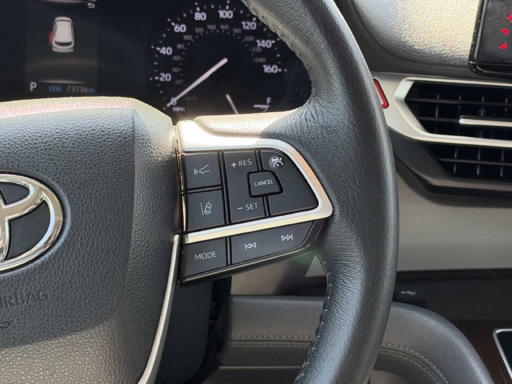 Used 2023 Toyota Sienna XLE FWD image 14
